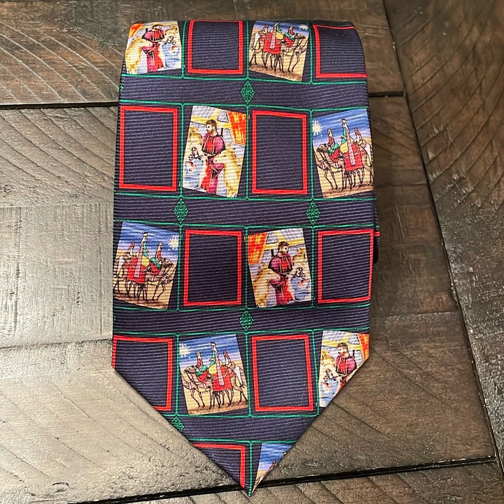 Belk ‘Tis the Season hand made silk tie.